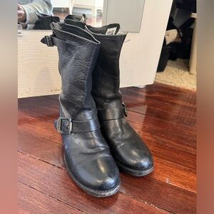 Amazing Frye boots! Size 6. Lightly worn.
